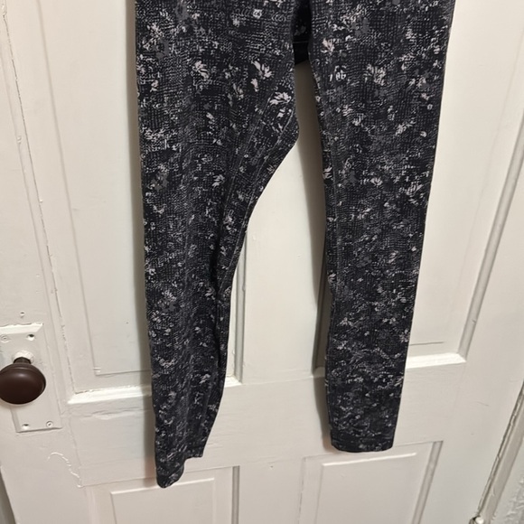 Lululemon Align Pant 25" in Black/Grey/White - Picture 4 of 8